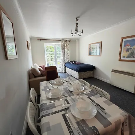 2 Bed Near Pearse Station *