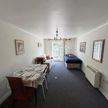 2 Bed Near Pearse Station Apartment