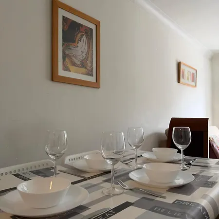 2 Bed Near Pearse Station