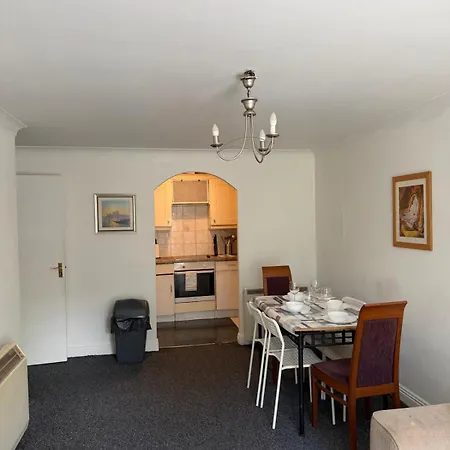 2 Bed Near Pearse Station Apartment