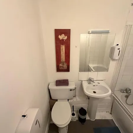 2 Bed Near Pearse Station * Dublin