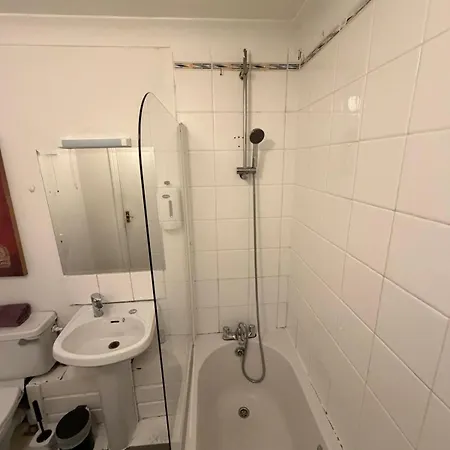 2 Bed Near Pearse Station * Dublin